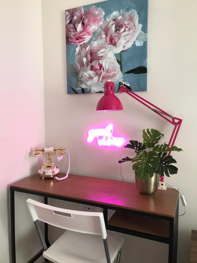 The Glam Cave Apartamento Bushbury Exterior foto